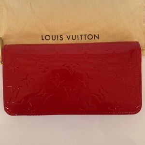 Authentic Louis Vuitton Wallet Zippy Zip around Vernis Date code SP3190